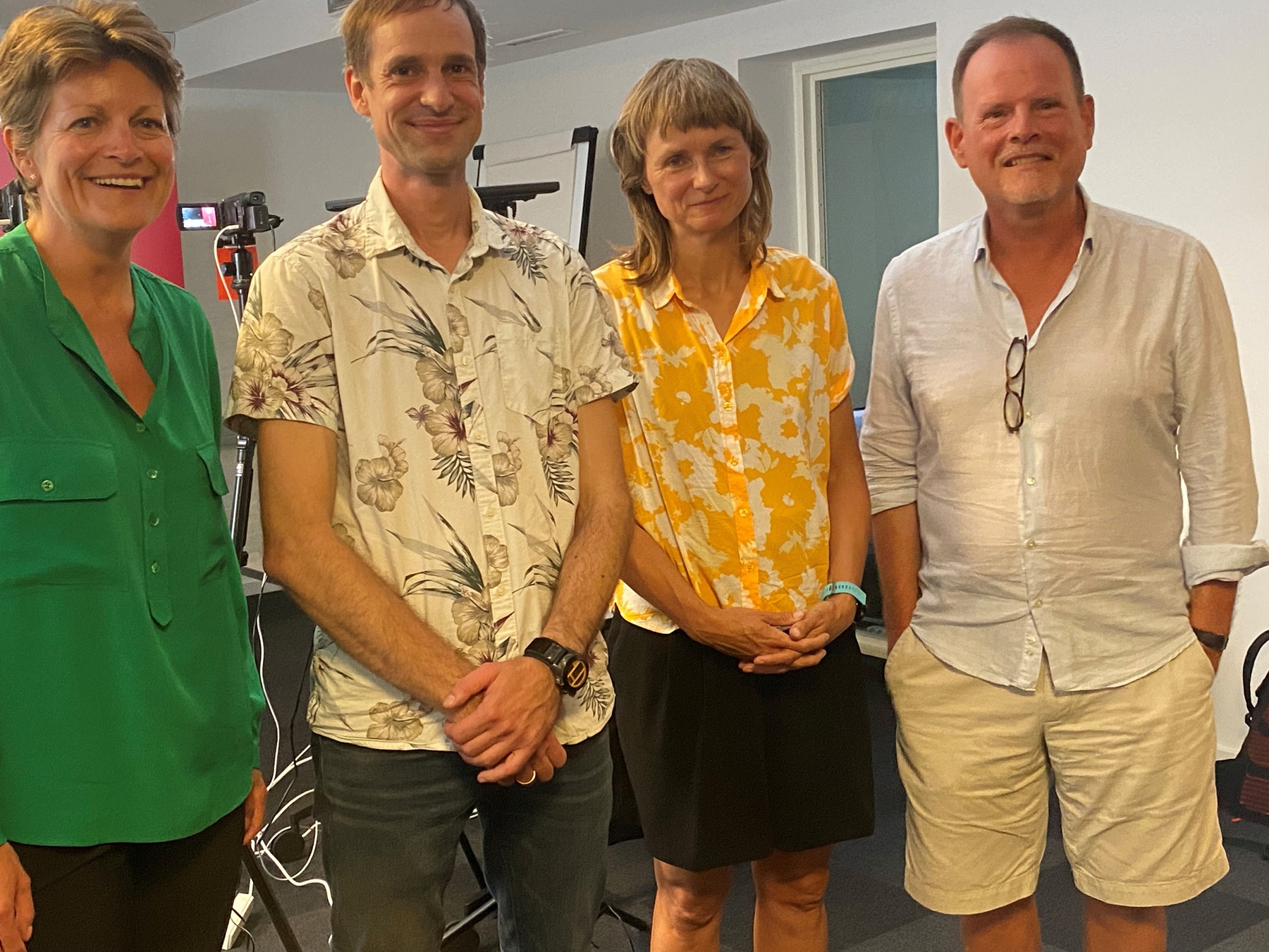 Talerne ved Lægeforeningens ene Pride-arrangement i 2022. Fra venstre ses værten Camilla Noelle Rathcke flankeret af Helge Sune Nymand, Mette Ewers Haahr og Christian Graugaard 